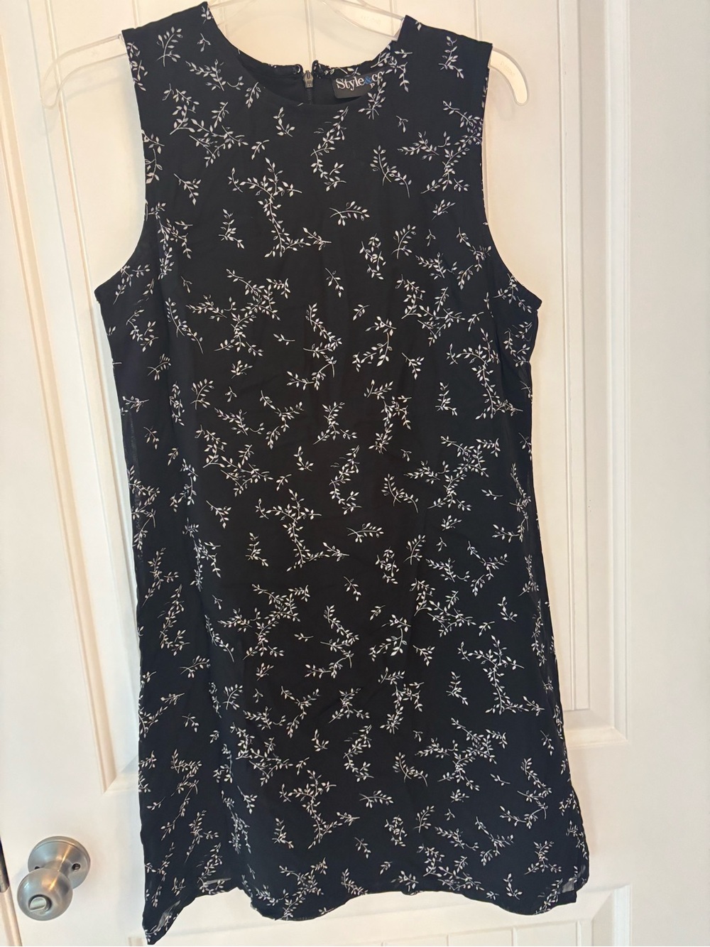 90’s Era Style & Co. Navy Mini Dress with White Floral Print size 8p